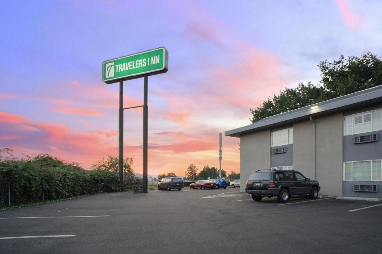 Travelers Inn Medford Exterior photo